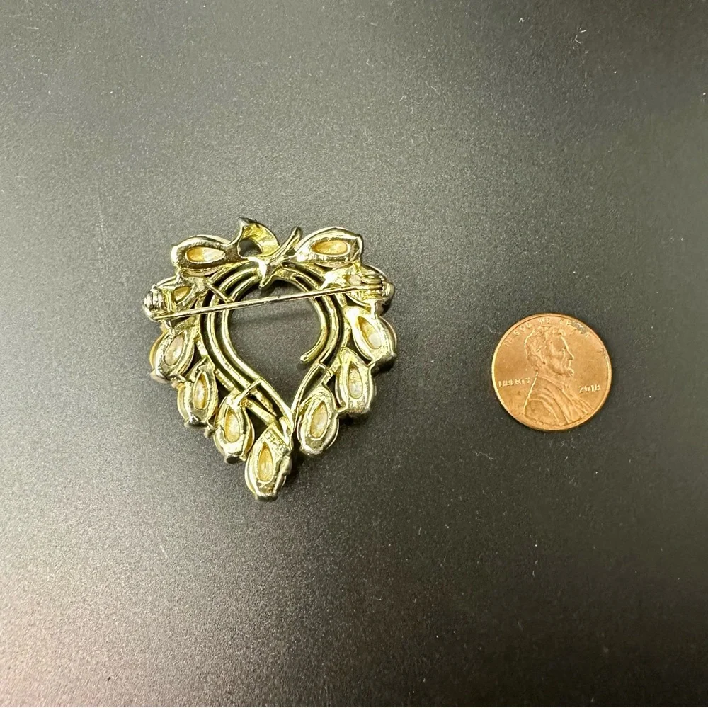 Vintage STAR Faux Pearl & Gold Tone Signed Brooch Pin